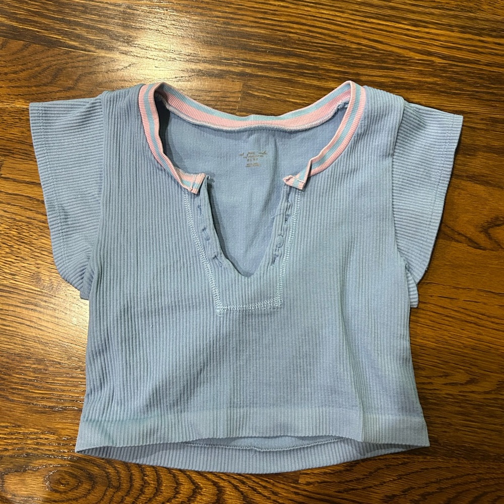 Light Blue Ribbed Crop Top with Pink Trim